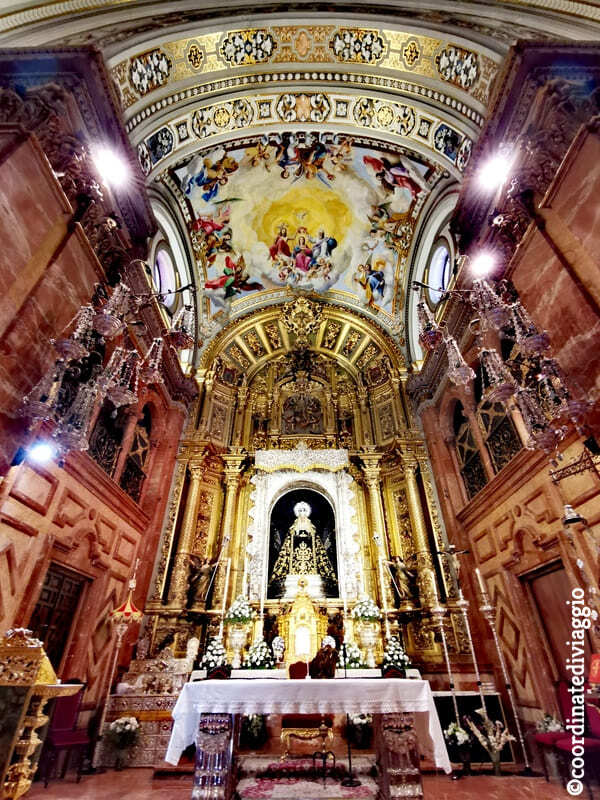 altare-basilica-macarena